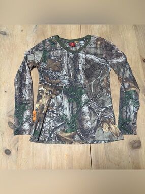Realtree SHE Woman’s Long Sleeve Camo V-Neck Tee - Brown & Green